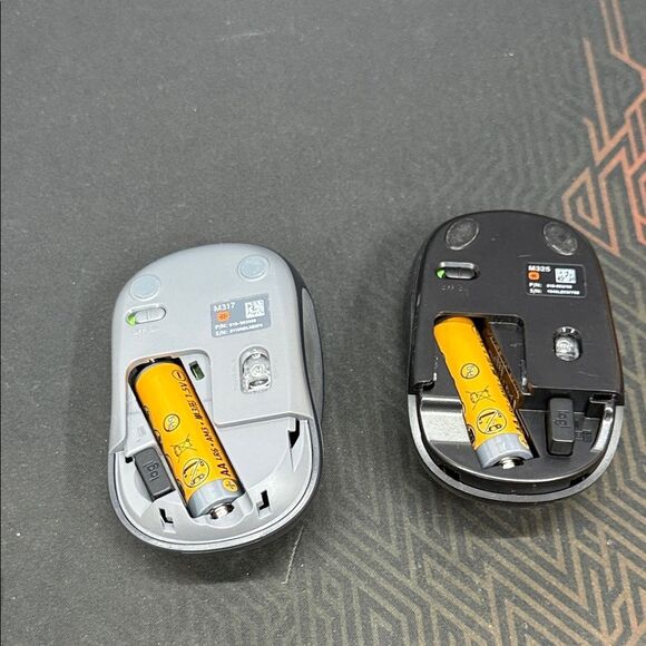 Logitech Dual Wireless Mouse Set - Blue and Red - Picture 4 of 4